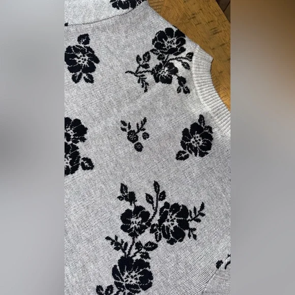 ◾ Black Floral Patterned Gray Sweater - size Large - Picture 11 of 16